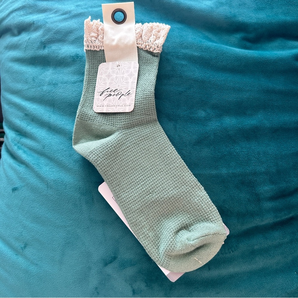 NWT Free People Beloved Waffle Knit Ankle Socks light green moss 1 Pair - Picture 2 of 12